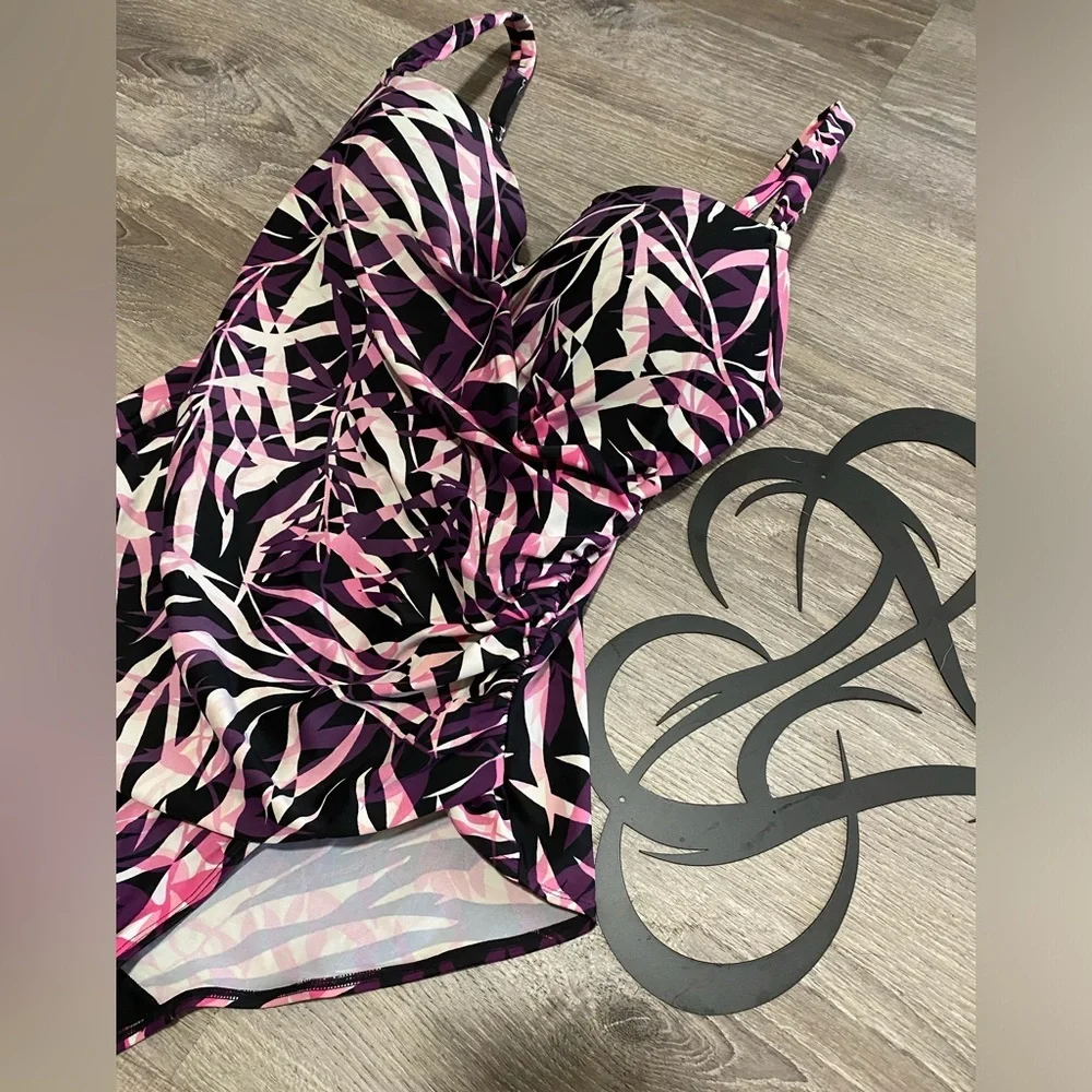 St. John’s Bay Tropical One Piece Swimsuit | Plus Size 14 Swimwear - Picture 3 of 3